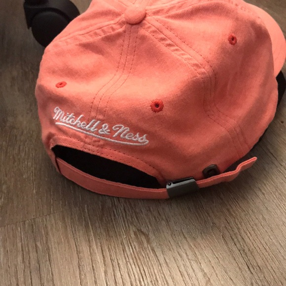 Mitchell & Ness Lakers hat - Picture 2 of 3